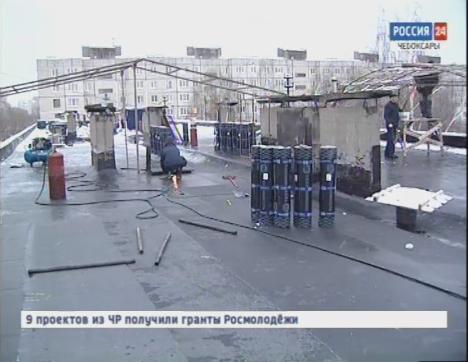 Жителей дома по улице Шумилова залило водой из-за смены кровли в сезон дождей Жителей дома по улице Шумилова залило водой из-за смены кровли в сезон дождей