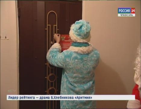 Судебные приставы с Дедом Морозом провели рейд по неплательщикам за энергоресурсы Судебные приставы с Дедом Морозом провели рейд по неплательщикам за энергоресурсы