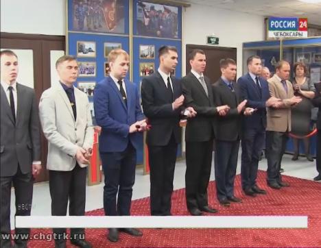 Заместитель министра внутренних дел по республике Леонид Вакс вручил погоны молодым офицерам Заместитель министра внутренних дел по республике Леонид Вакс вручил погоны молодым офицерам