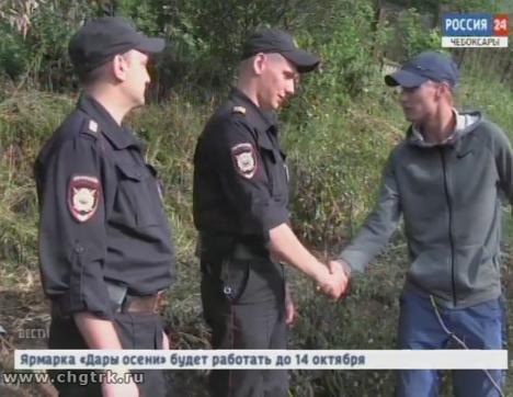 Двое сотрудников чебоксарской патрульно-постовой службы спасли из горящего дома спящих людей Двое сотрудников чебоксарской патрульно-постовой службы спасли из горящего дома спящих людей