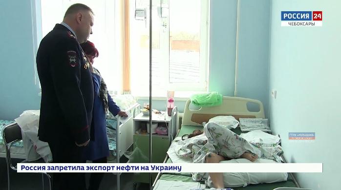 Сотрудники Госавтоинспекции напоминают и водителям, и пешеходам об обоюдной внимательности на дорогах Сотрудники Госавтоинспекции напоминают и водителям, и пешеходам об обоюдной внимательности на дорогах