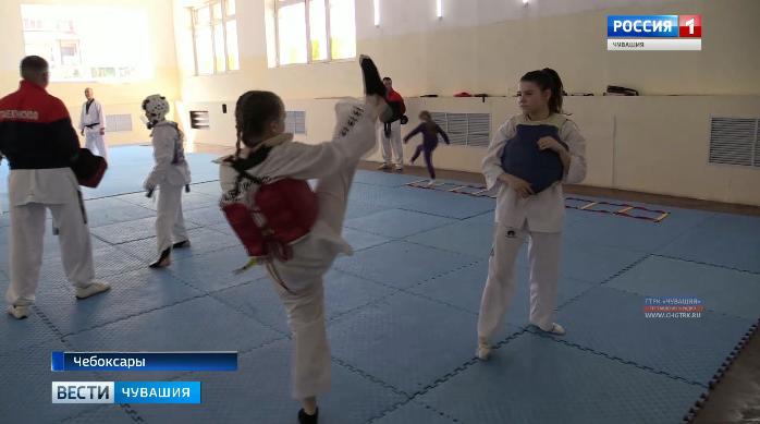 В Чебоксарах стартует первенство Поволжья по тхэквондо среди юношей и девушек В Чебоксарах стартует первенство Поволжья по тхэквондо среди юношей и девушек