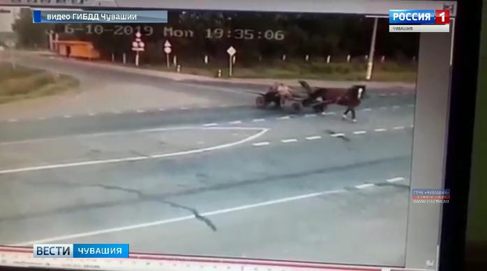 В селе Комсомольском произошло ДТП с участием гужевой повозки и автомобиля, в котором погибли два человека В селе Комсомольском произошло ДТП с участием гужевой повозки и автомобиля, в котором погибли два человека