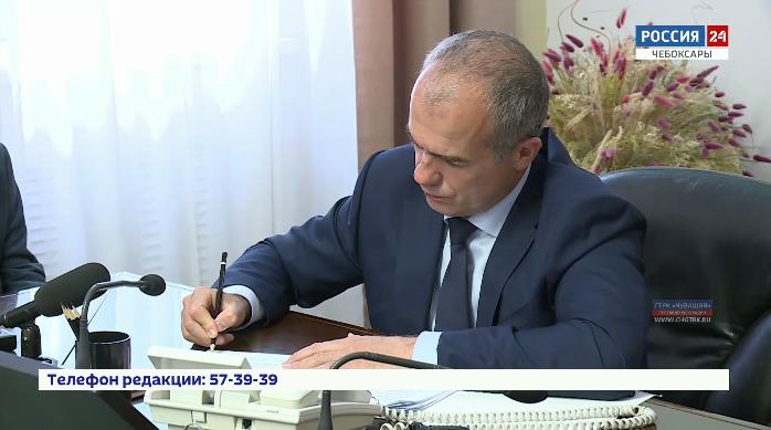Глава столичной администрации Алексей Ладыков пообщался с чебоксарцами на прямой линии Глава столичной администрации Алексей Ладыков пообщался с чебоксарцами на прямой линии