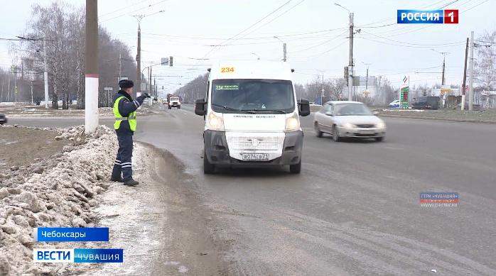 Сотрудники ГИБДД провели в Чебоксарах рейд "Автобус" Сотрудники ГИБДД провели в Чебоксарах рейд "Автобус"