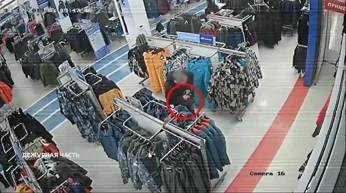Чувашские полицейские задержали промышлявших в магазинах любителей модно одеться Чувашские полицейские задержали промышлявших в магазинах любителей модно одеться