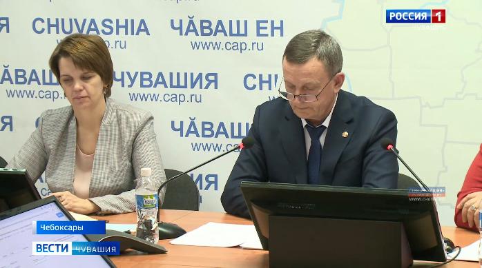 Министр спорта Чувашии Михаил Богаратов провел прямую линию с жителями республики Министр спорта Чувашии Михаил Богаратов провел прямую линию с жителями республики