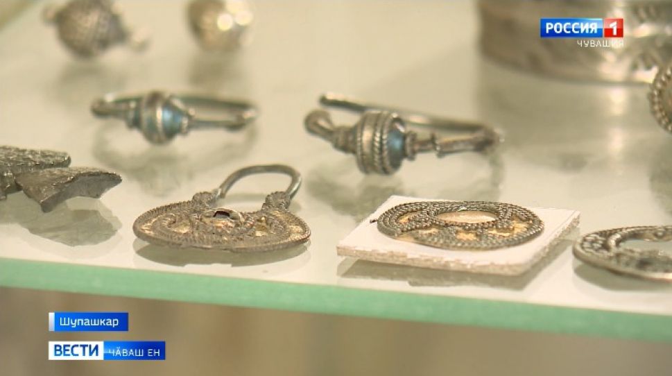 Владислав Николаев ювелир пуххи наци эрешлӗ сулӑсемпе пуянланнӑ