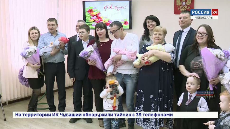 Первые 4 семьи в Чебоксарах получили сертификаты на увеличенный материнский капитал Первые 4 семьи в Чебоксарах получили сертификаты на увеличенный материнский капитал