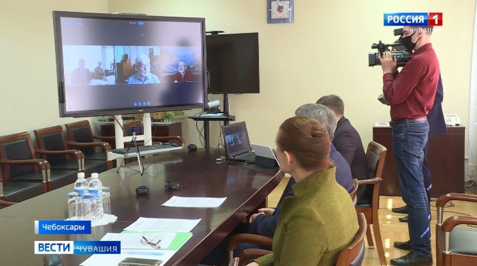 В преддверии дня космонавтики Олег Николаев поздравил космонавта Николая Бударина В преддверии дня космонавтики Олег Николаев поздравил космонавта Николая Бударина