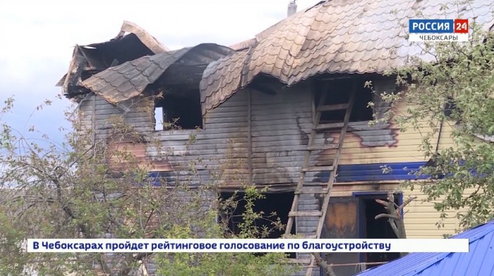 В Хыркасах инспекторы ДПС спасли людей из пожара В Хыркасах инспекторы ДПС спасли людей из пожара