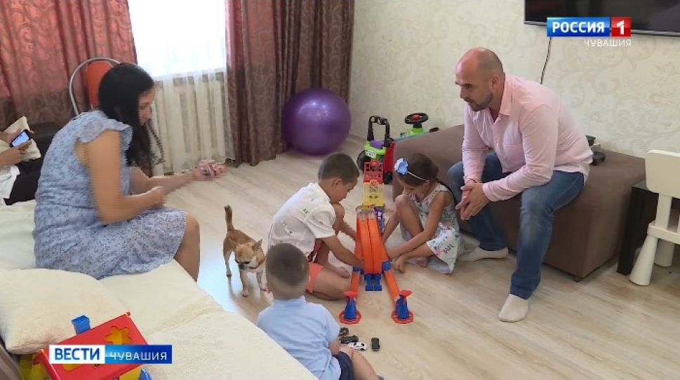 Многодетным малоимущим семьям в Чувашии помогут рублем
Многодетным малоимущим семьям в Чувашии помогут рублем