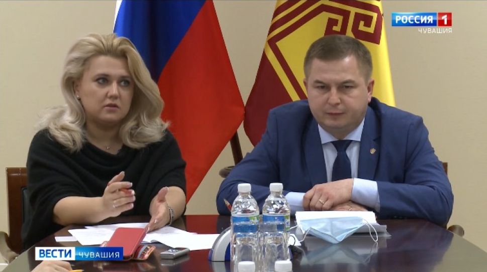 В Чувашии на выплаты медицинским и социальным работникам выделили 2 млрд рублей В Чувашии на выплаты медицинским и социальным работникам выделили 2 млрд рублей