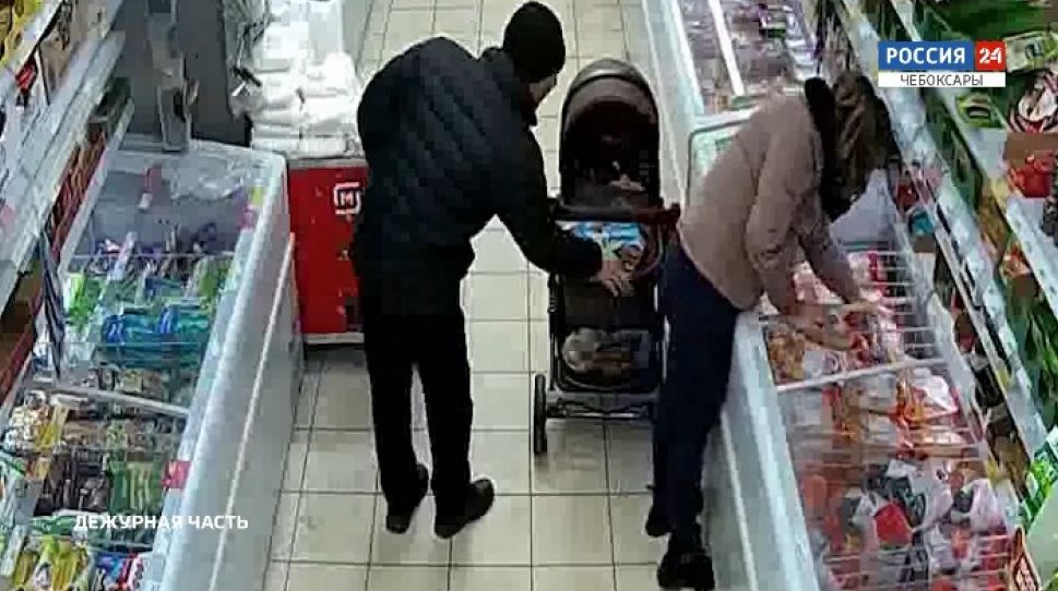 44-летний чебоксарец в супермаркете украл телефон у молодой мамы 44-летний чебоксарец в супермаркете украл телефон у молодой мамы