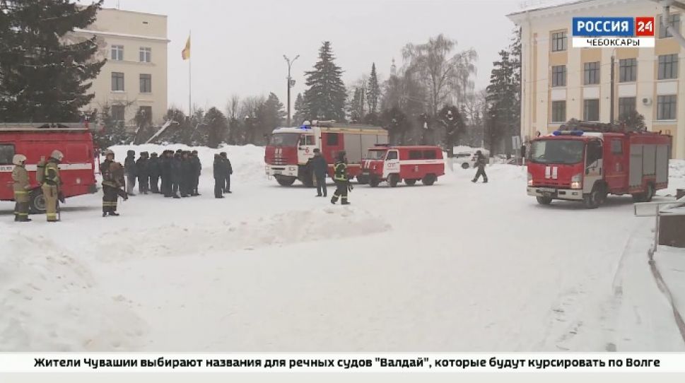 В ДК Ухсая сотрудники МЧС провели пожарные учения В ДК Ухсая сотрудники МЧС провели пожарные учения