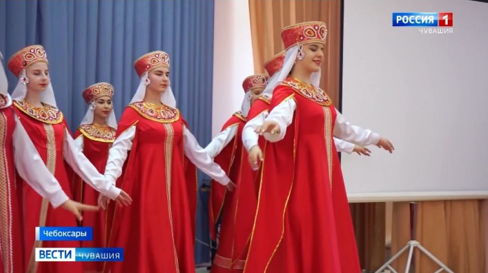 В Чебоксарах прошёл патриотический форум " Россия - Родина святая"
В Чебоксарах прошёл патриотический форум " Россия - Родина святая"