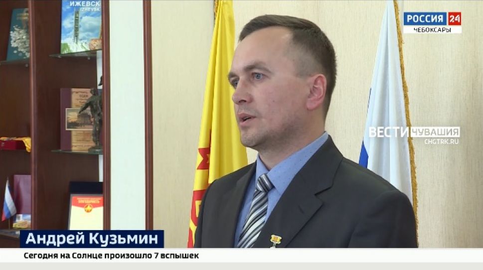 Отважного чебоксарца наградили за помощь при задержании преступника Отважного чебоксарца наградили за помощь при задержании преступника