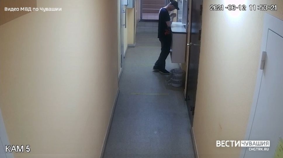 В Чебоксарах мужчина украл из ломбарда золотую цепочку за 27 тысяч рублей В Чебоксарах мужчина украл из ломбарда золотую цепочку за 27 тысяч рублей