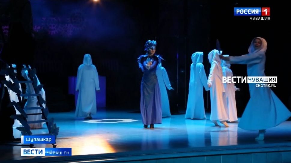 Пулас культура ӗҫченӗсем хӑйне евӗрлӗ спектакль кӑтартса диплом хӳтӗлерӗҫ