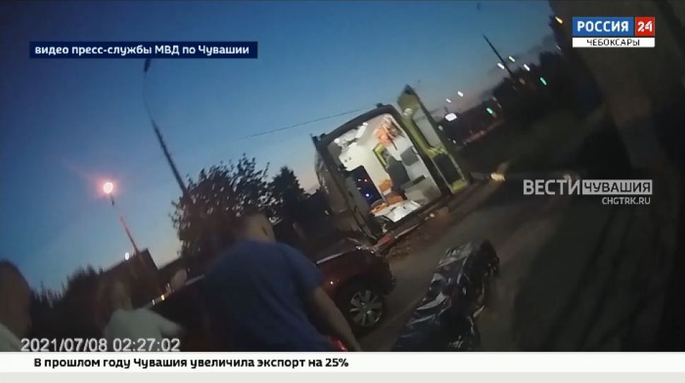 В Чувашии женщина родила в машине по дороге в роддом В Чувашии женщина родила в машине по дороге в роддом