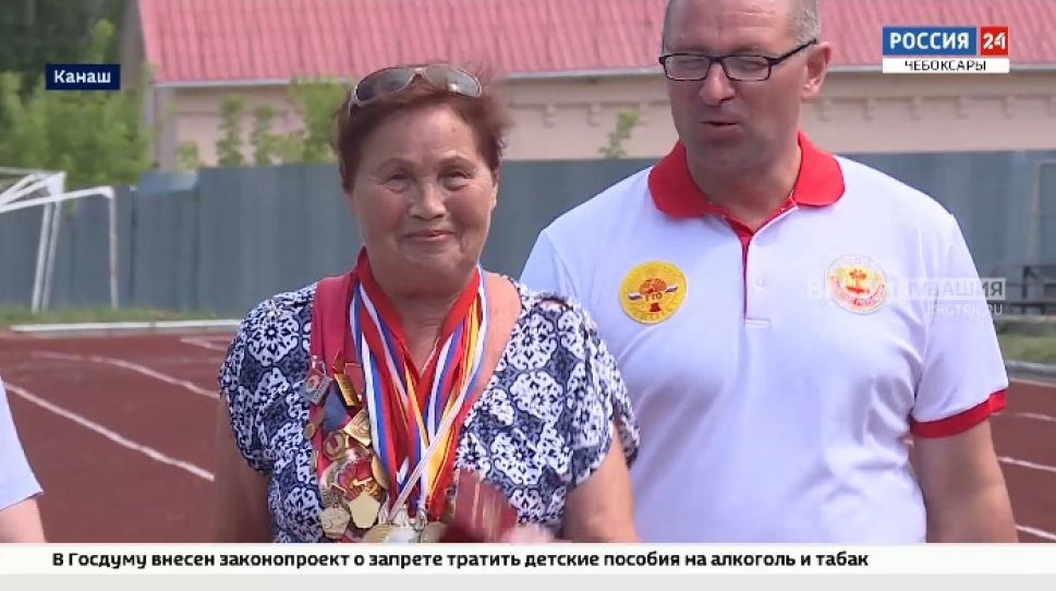 Рекордсменка и чемпионка из Чувашии в 80 лет получила золотой значок ГТО Рекордсменка и чемпионка из Чувашии в 80 лет получила золотой значок ГТО