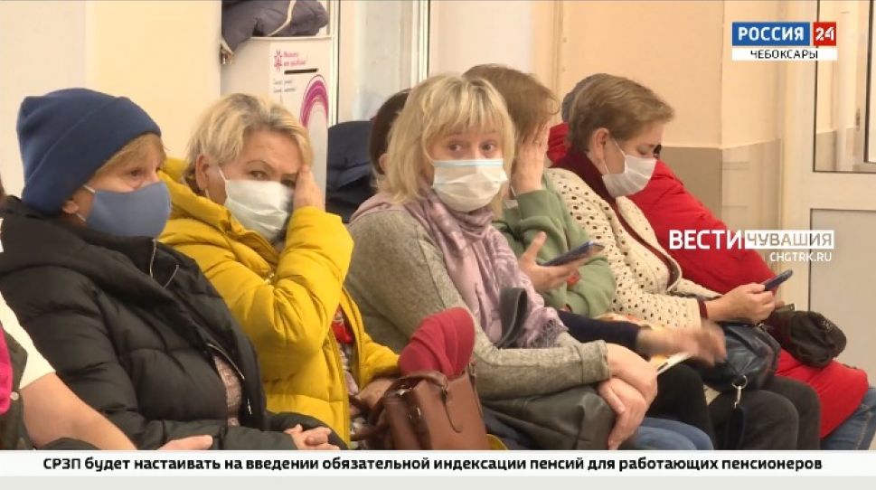Ковидная рулетка: в больницах Чувашии и больные, и здоровые часами сидят в одной очереди Ковидная рулетка: в больницах Чувашии и больные, и здоровые часами сидят в одной очереди