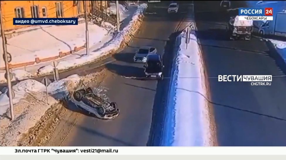 В Чебоксарах на снежном отвале перевернулось легковая иномарка В Чебоксарах на снежном отвале перевернулось легковая иномарка