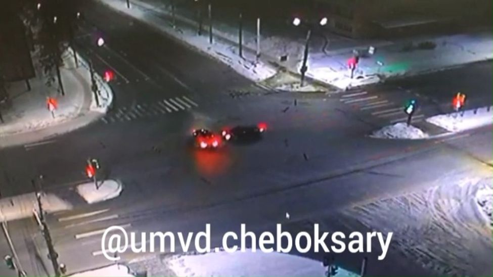 В Чебоксарах в результате ДТП пострадали двое человек В Чебоксарах в результате ДТП пострадали двое человек
