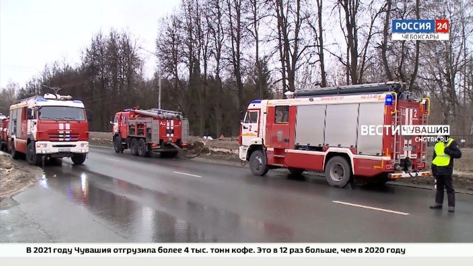 В одной из чебоксарских многоэтажек прошли учения МЧС В одной из чебоксарских многоэтажек прошли учения МЧС