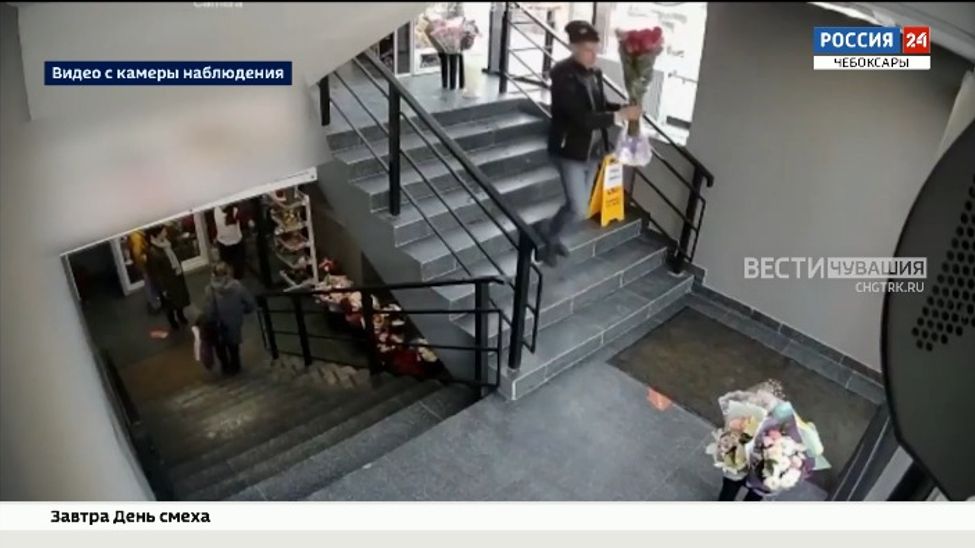 Двое чебоксарцев, чтобы порадовать своих любимых с 8 марта, обокрали цветочный магазин Двое чебоксарцев, чтобы порадовать своих любимых с 8 марта, обокрали цветочный магазин