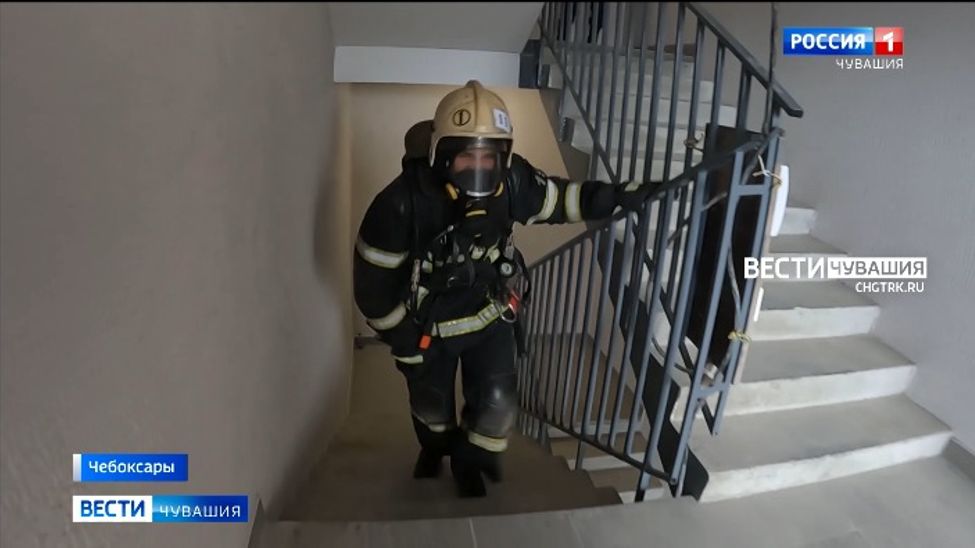 В Чебоксарах среди пожарных прошли соревнования по скоростному подъему на 20-й этаж В Чебоксарах среди пожарных прошли соревнования по скоростному подъему на 20-й этаж