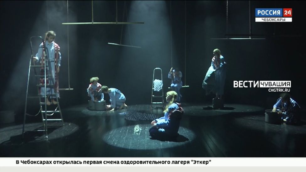 В Чебоксарском камерном театре поставили спектакль по мультфильму "Ежик в тумане" В Чебоксарском камерном театре поставили спектакль по мультфильму "Ежик в тумане"