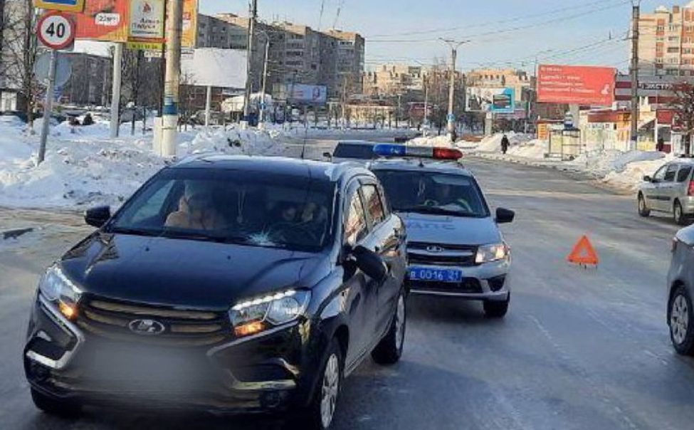 В Новочебоксарске женщина за рулем кроссовера сбила пешехода на "зебре"