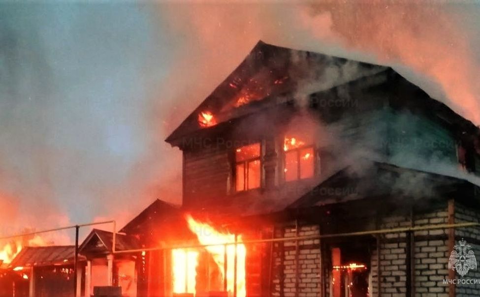 В Чувашии при пожаре в частном доме пострадали два человека