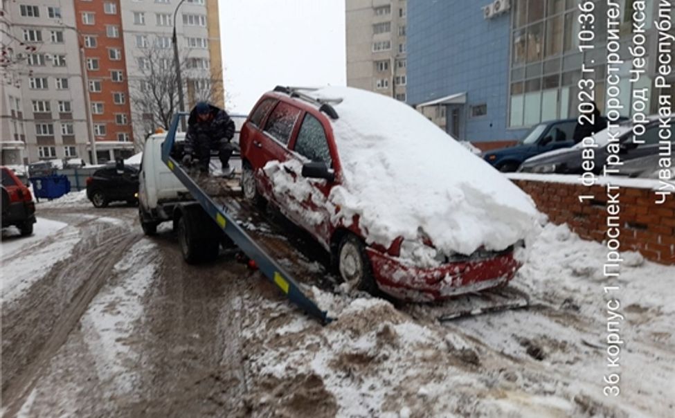 В Чебоксарах эвакуируют брошенные автомобили, мешающие снегоуборке