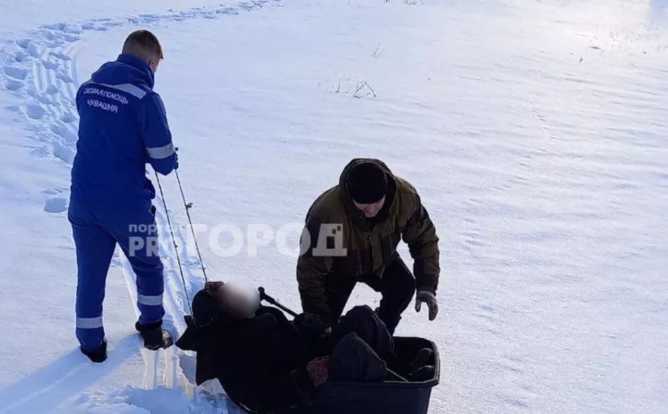 В Аликовском округе из-за снега машина "скорой" не смогла проехать к пациенту в тяжелом состоянии