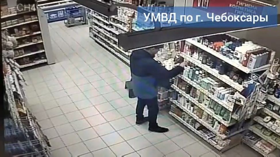 В Чебоксарах мужчина украл из магазина 37 флаконов дезодоранта В Чебоксарах мужчина украл из магазина 37 флаконов дезодоранта