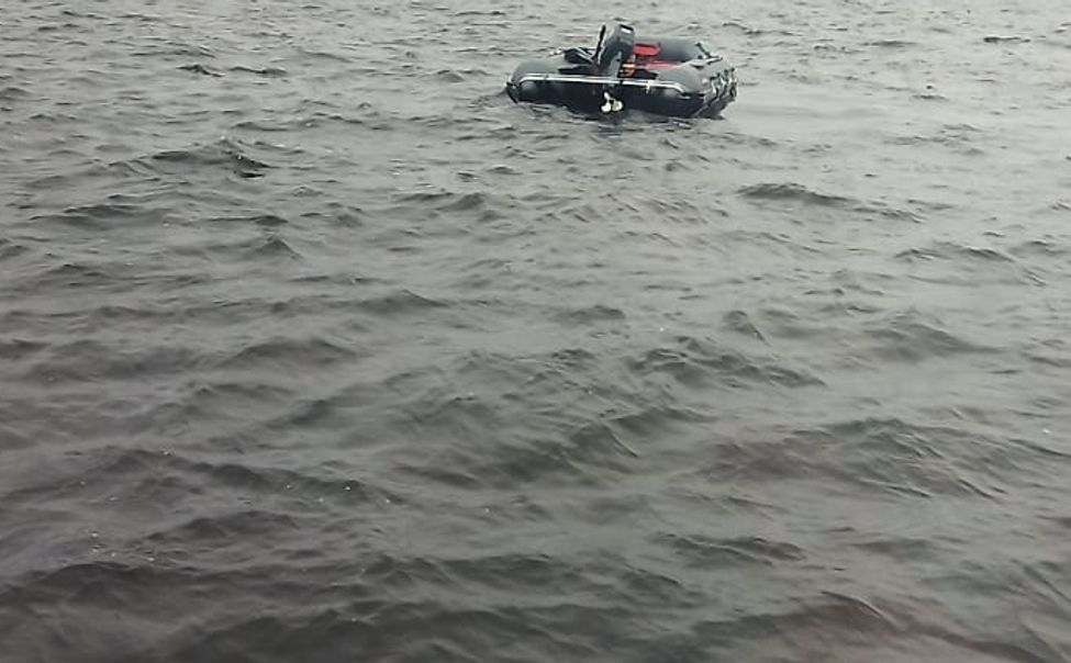 Спасатели Чувашии помогли вернуть дрейфующую в Волге лодку