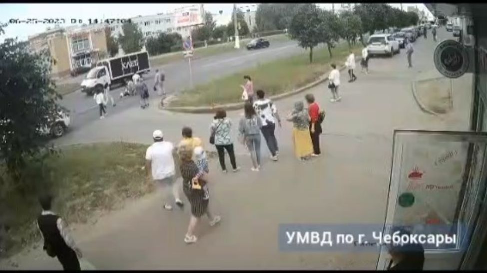 В Чебоксарах привлекли к ответственности «сосисочника», на ходу обронившего девушку с мотоцикла В Чебоксарах привлекли к ответственности «сосисочника», на ходу обронившего девушку с мотоцикла