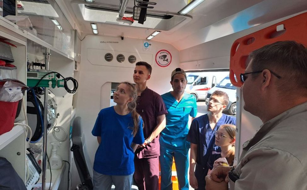 В Чувашии студенты-медики отработали первые дни практики в бригадах скорой помощи
