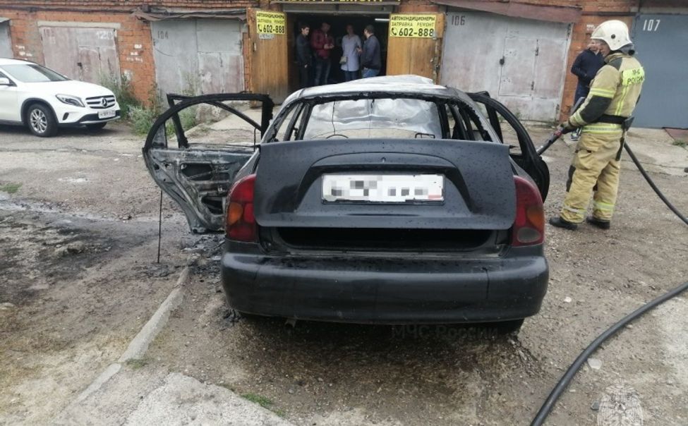 За сутки в Чебоксарах загорелись два автомобиля