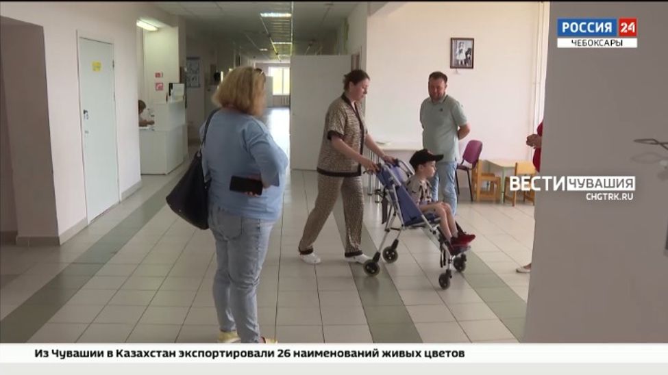 Чувашские врачи поставили на ноги мальчика, чудом выжившего в ДТП с бензовозом Чувашские врачи поставили на ноги мальчика, чудом выжившего в ДТП с бензовозом
