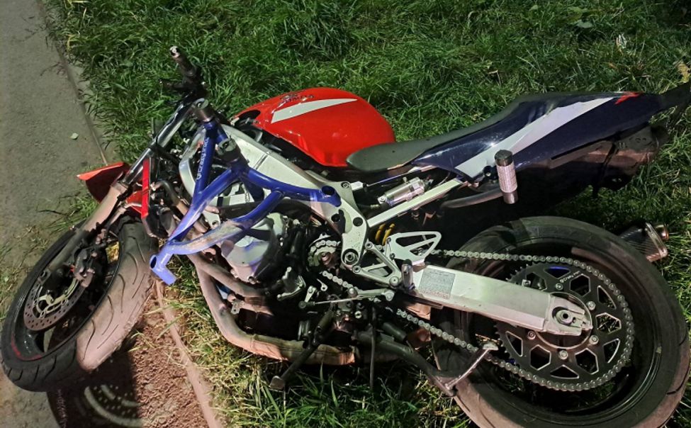 В Чебоксарах мотоциклист столкнулся с легковушкой