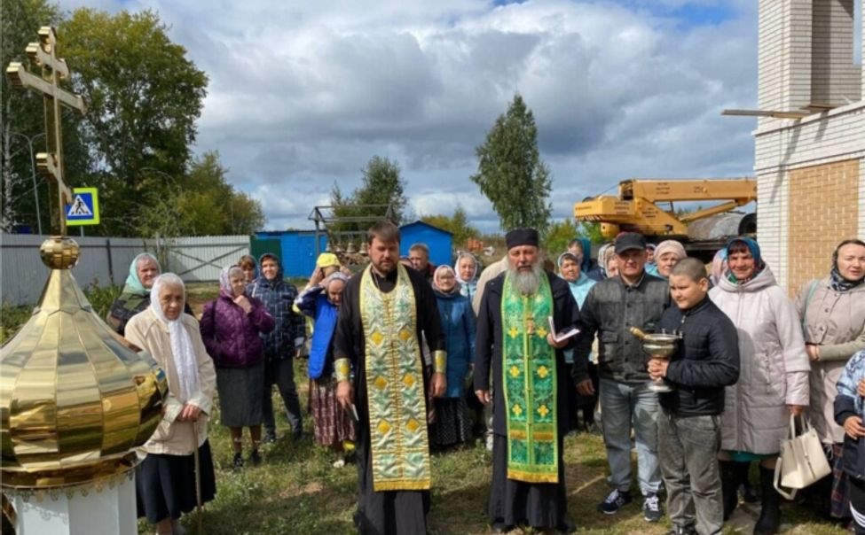 На строящийся храм в Новочебоксарске установили купола и кресты