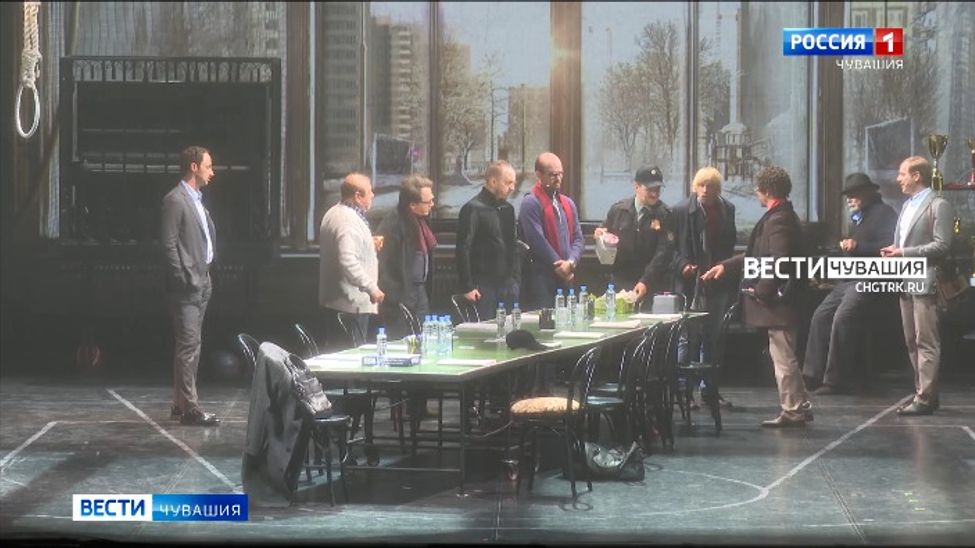Чебоксарцам представилась уникальная возможность познакомиться с постановкой Никиты Михалкова "12" Чебоксарцам представилась уникальная возможность познакомиться с постановкой Никиты Михалкова "12"