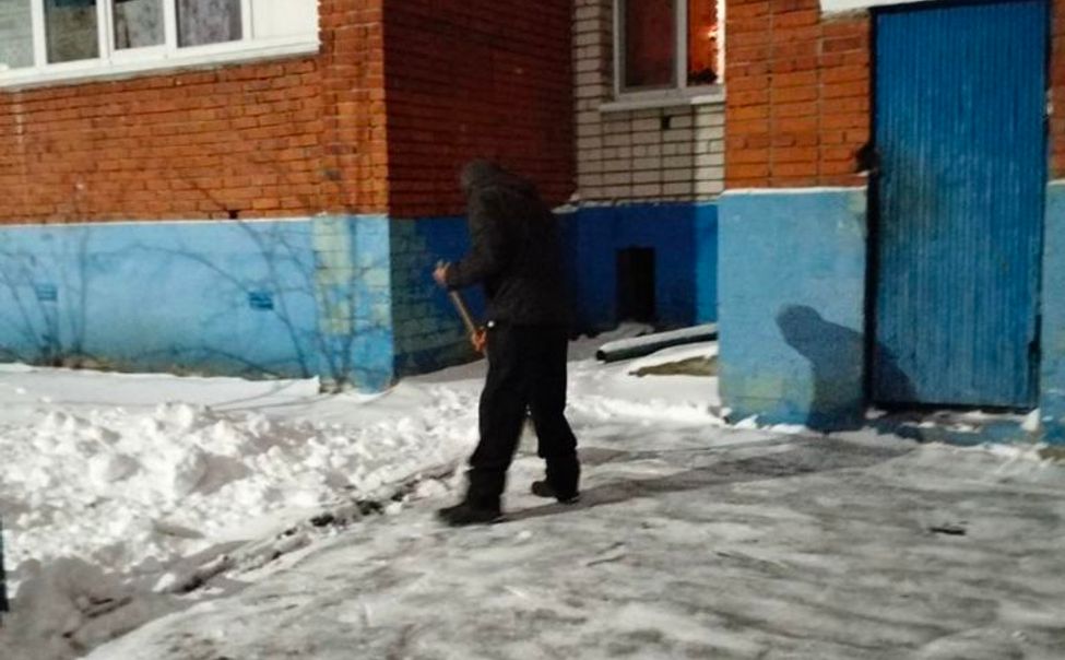 Коммунальщики Чебоксар вышли на уборку снега