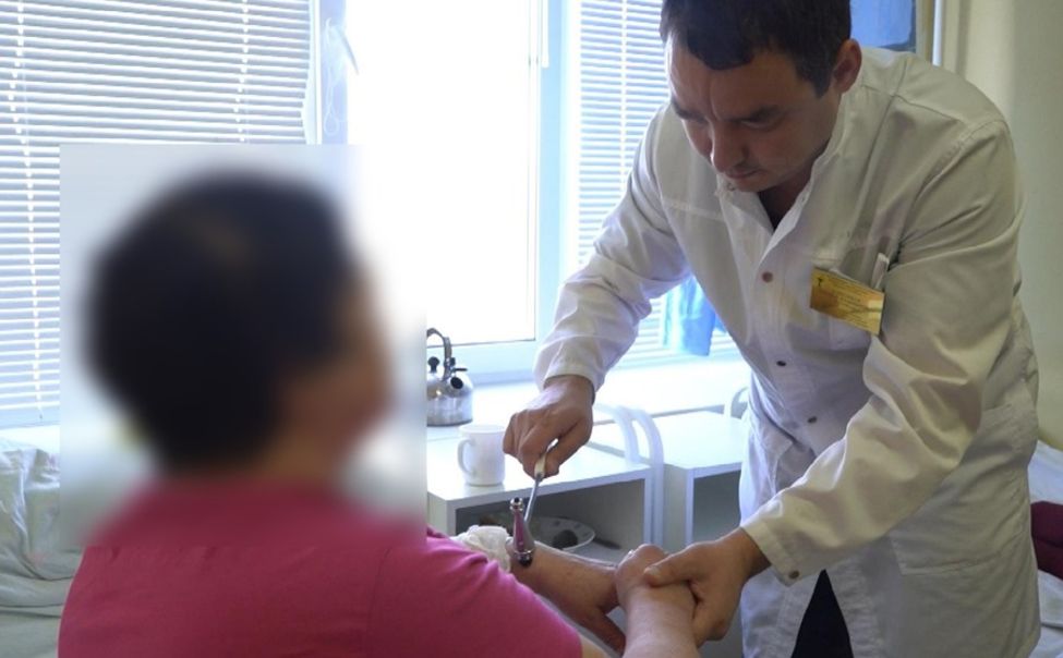 Новочебоксарские врачи спасли пациентку, которая не следила за давлением