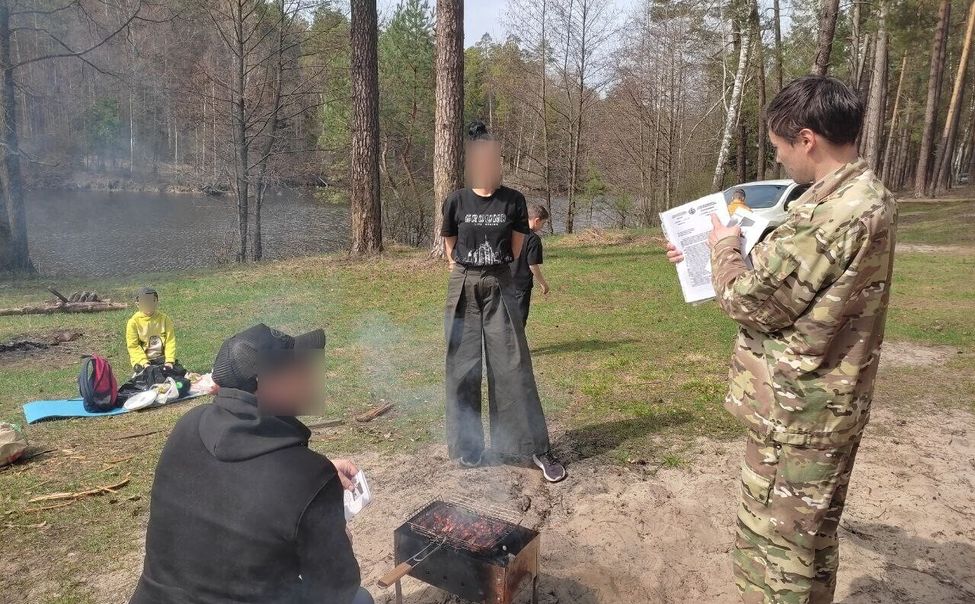 В Чувашии семью, жарившую шашлык в лесу, оштрафовали на 40 тысяч рублей 