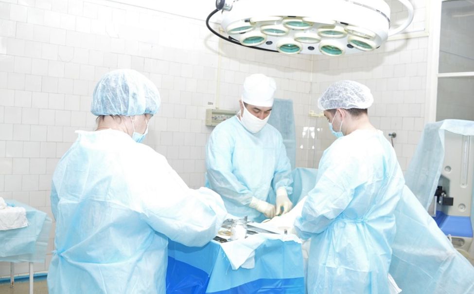 Новочебоксарские врачи-хирурги спасли руку мужчины от ампутации