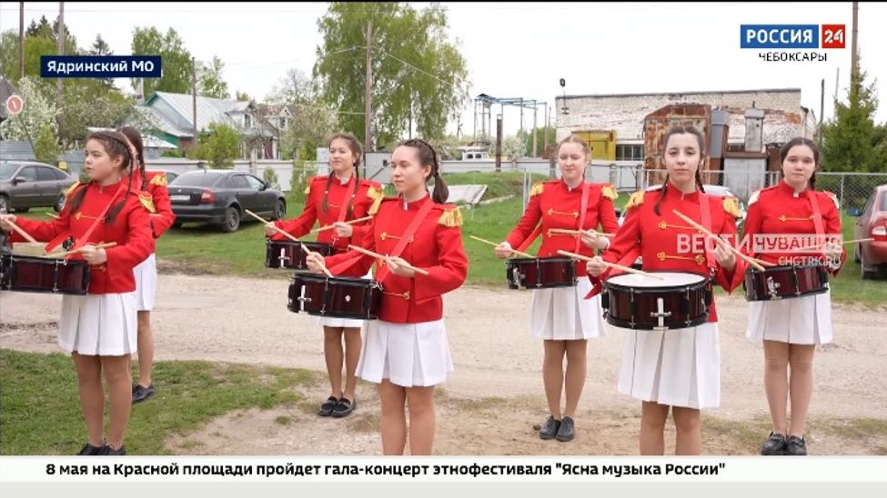 В Ядринском округе под окнами ветерана организовали персональный парад Победы